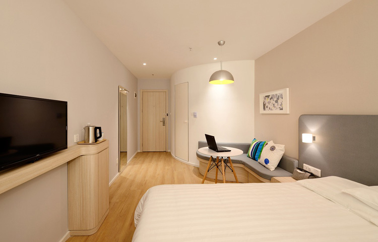 Jetzt Hotel vergleichen und bares Geld für den Urlaub sparen - Hotelvergleich Neubrandenburg